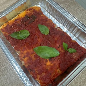 פיצה עגבניות שום בזיליקום